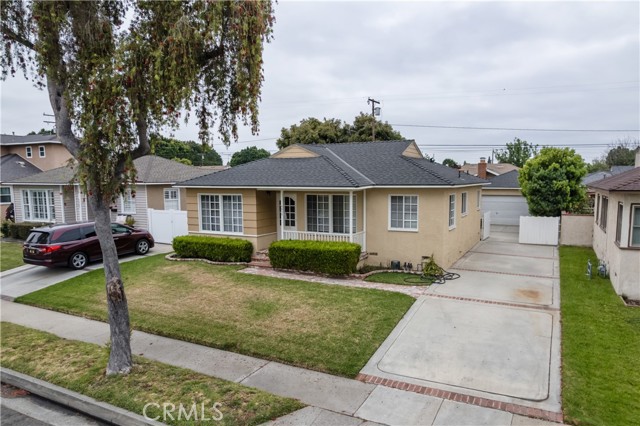 5939 Greentop Street, Lakewood CA: https://media.crmls.org/medias/bba7d3f8-3fba-4152-b947-2f3122d00735.jpg