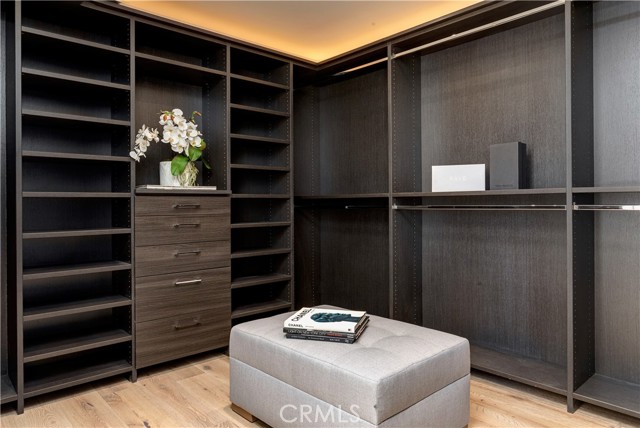 2522 The Strand, Manhattan Beach CA: https://media.crmls.org/medias/bba892fb-7926-4bcb-8087-f378396bcf79.jpg