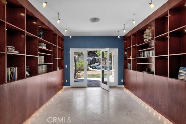 590 Stonebrook Street, Simi Valley CA: https://media.crmls.org/medias/bbaa14ec-3b2c-4695-ab28-6ee7c80bf5c8.jpg