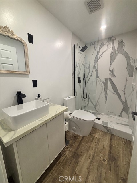 Detail Gallery Image 5 of 8 For 5500 Keokuk, Woodland Hills,  CA 91367 - 1 Beds | 1 Baths