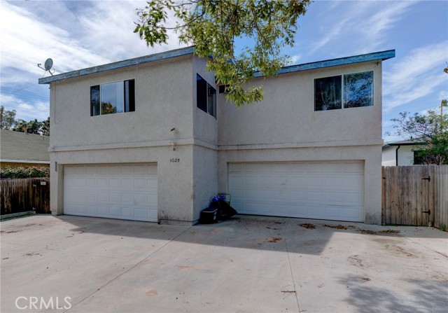 1025 Front house with 4 car garage