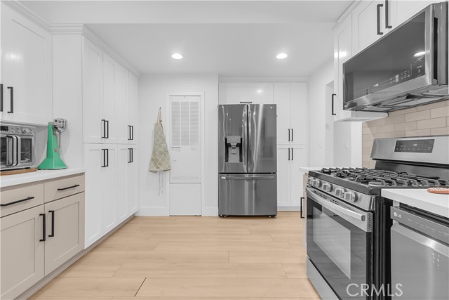 Detail Gallery Image 17 of 51 For 9888 Trinity, Oak Hills,  CA 92344 - 6 Beds | 2 Baths