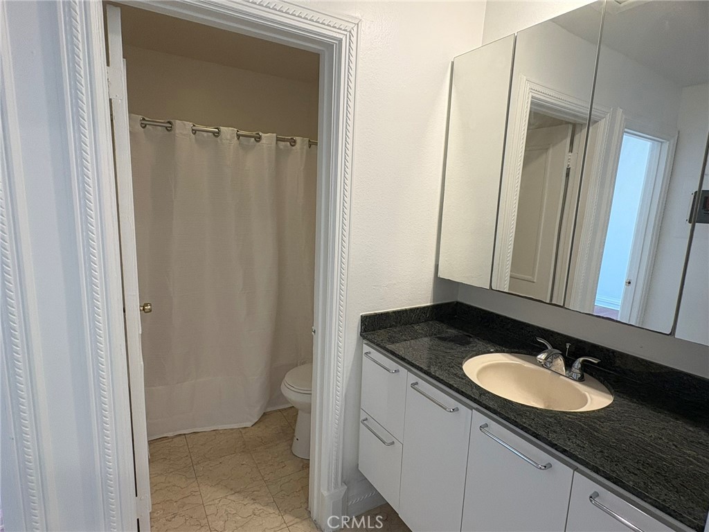 https://media.crmls.org/medias/bbabf614-cfa5-436f-875b-b2d8983b0931.jpg?preset=X-Large