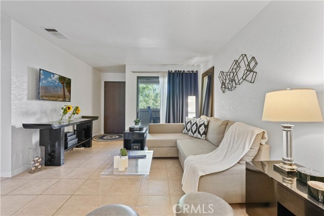 Detail Gallery Image 3 of 42 For 2820 N Arcadia Ct #204,  Palm Springs,  CA 92262 - 1 Beds | 1 Baths