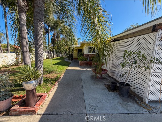 Detail Gallery Image 4 of 49 For 200 E Charlotte, Anaheim,  CA 92805 - 4 Beds | 3 Baths