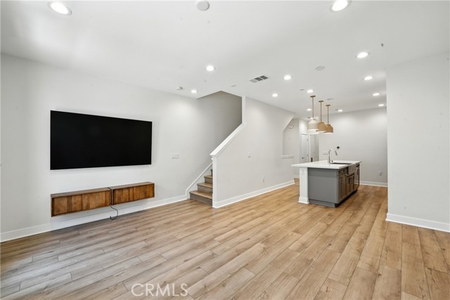 Detail Gallery Image 7 of 40 For 7621 University Ave #103,  La Mesa,  CA 91942 - 3 Beds | 3 Baths