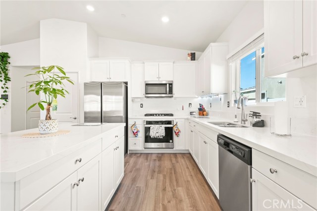 Detail Gallery Image 2 of 59 For 26616 Baneberry Ct, Menifee,  CA 92585 - 4 Beds | 3 Baths