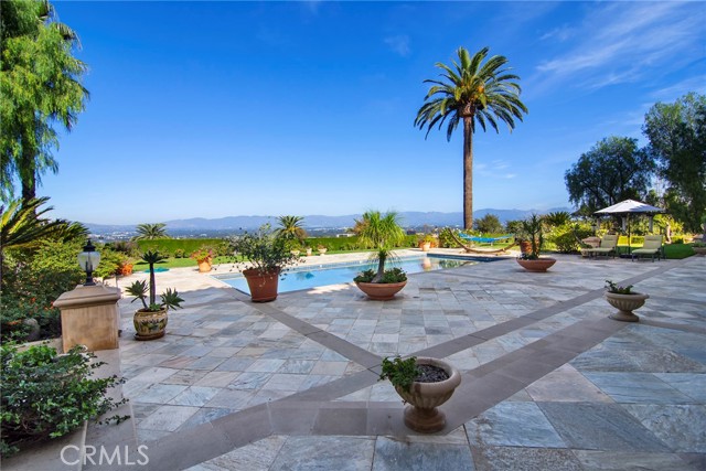 Detail Gallery Image 56 of 73 For 18933 La Montana Pl, Tarzana,  CA 91356 - 7 Beds | 6/1 Baths