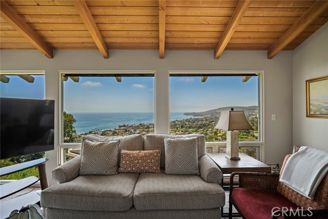 Detail Gallery Image 18 of 56 For 2108 Crestview Dr, Laguna Beach,  CA 92651 - 3 Beds | 2 Baths