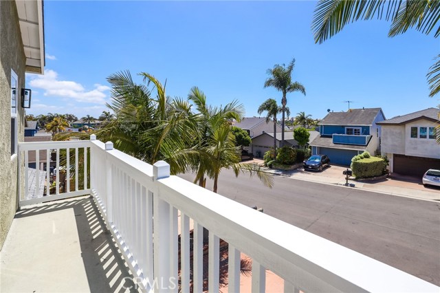 715 Oceanhill Drive, Huntington Beach CA: https://media.crmls.org/medias/bbb0b09d-bd9c-4998-abf7-75dfe274b981.jpg