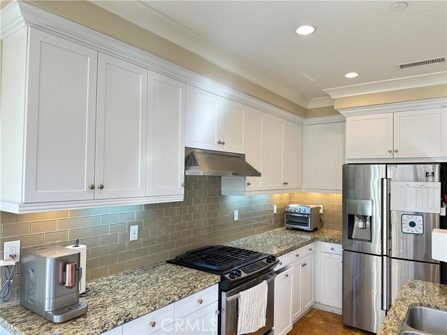 Detail Gallery Image 2 of 30 For 99 Devonshire, Irvine,  CA 92620 - 3 Beds | 2/1 Baths
