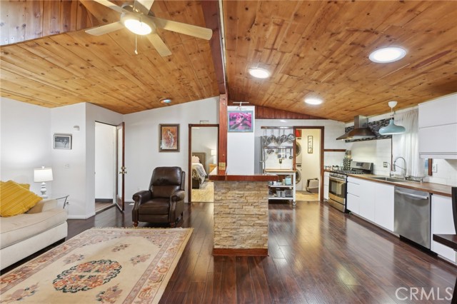 Detail Gallery Image 15 of 61 For 1165 Cherokee, Topanga,  CA 90290 - 3 Beds | 2 Baths