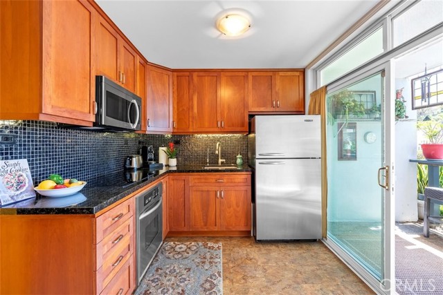 680 The Village, Redondo Beach, California 90277, 1 Bedroom Bedrooms, ,1 BathroomBathrooms,Residential,Sold,The Village,PV22132898