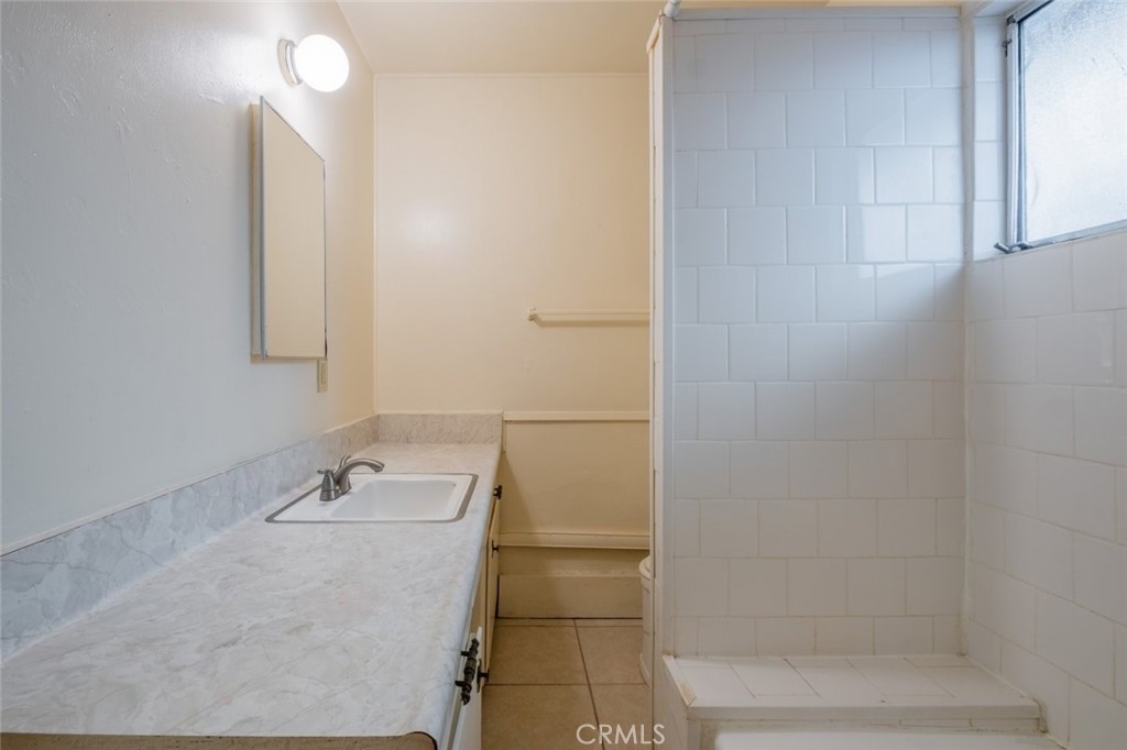 https://media.crmls.org/medias/bbb1de18-ef88-466c-81ba-fb440f43a48d.jpg?preset=X-Large