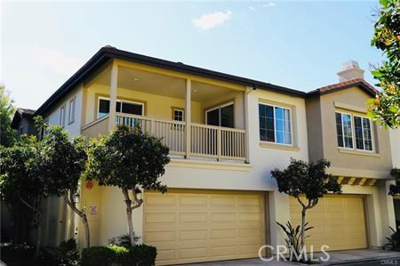 977 Somerville Irvine, California Gorgeously remodeled End unit in the Gated Northwood Pointe Community! This 2 bedroom/2 bathroom condo had just been remodeled with a trended light silver/grey color paint with grey kitchen cabinets and a large beautiful white quartz countertop that give a sharp and modern look! New range stove, and new powerful range hood that would give you a non-oily, clean kitchen you have always dreamed about. Open great room with a fireplace for living and dinning and a large balcony for you to enjoy, entertain, and relax. Bright and cozy, and wood floors through out the house, no carpet, clean and easy to maintain. Inside laundry, recess lights, and walking-in closet, and 2 nicely remodeled bathrooms. Both bedrooms and everything else are conveniently located on the second floor. Short walk to Award-winning Northwood High and Canyon View elementary. Community amenities include pools, playgrounds, park, basketball court, tennis court, and much more. Close to Freeway 5, Tustin Market Place and more. Must See!! ( No Pets.)