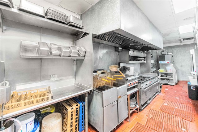 1020 E K E Avenue, Lancaster CA: https://media.crmls.org/medias/bbb2e8a3-95fe-4095-b3b2-3c9c4552a5f2.jpg