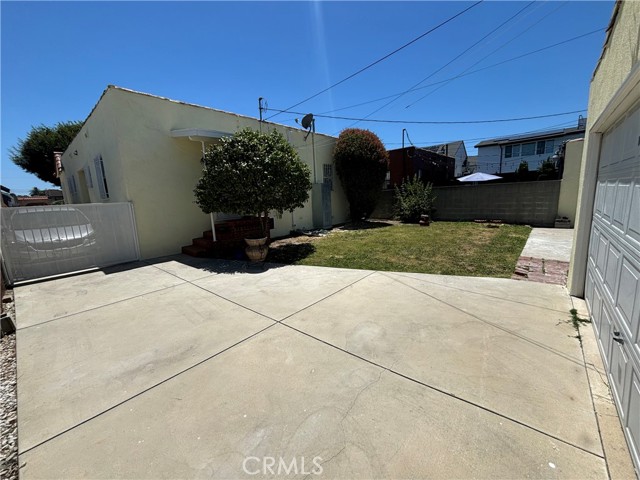 1927 W 82nd, Los Angeles, California 90047, 3 Bedrooms Bedrooms, ,1 BathroomBathrooms,Single Family Residence,For Sale,W 82nd,RS24024058