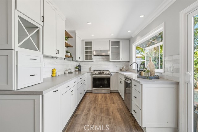 Detail Gallery Image 10 of 37 For 2214 Vista Hogar, Newport Beach,  CA 92660 - 4 Beds | 2/1 Baths