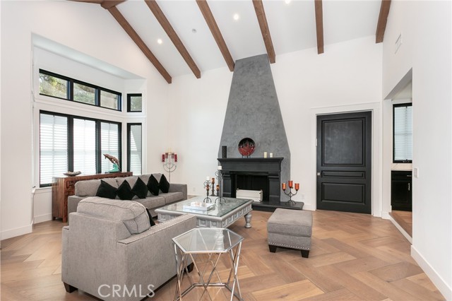 5225 Topeka Drive, Tarzana CA: https://media.crmls.org/medias/bbb42b14-7a92-4f28-91c1-8261c3cad004.jpg