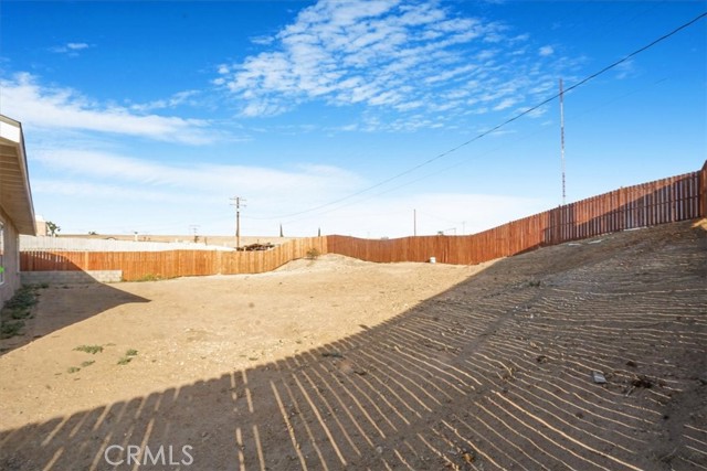 Detail Gallery Image 22 of 28 For 16105 Tawney Ridge Ln, Victorville,  CA 92394 - 3 Beds | 2 Baths