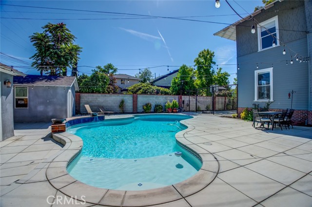 Detail Gallery Image 14 of 60 For 2124 20th St, Bakersfield,  CA 93301 - 4 Beds | 3/1 Baths