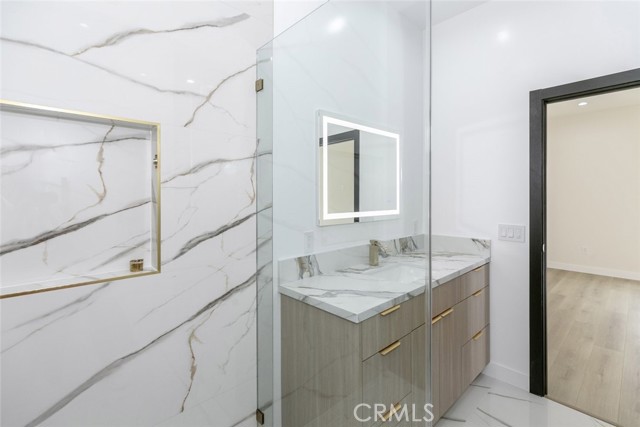 15009 Wyandotte Street, Van Nuys CA: https://media.crmls.org/medias/bbb4d87c-e7fc-46c1-8969-9b3b9a994ad4.jpg