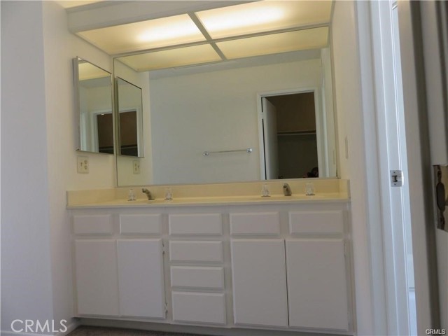 2931 Plaza Del Amo, Torrance CA: https://media.crmls.org/medias/bbb4eaf2-a1d2-4087-858c-66169c3b86e9.jpg