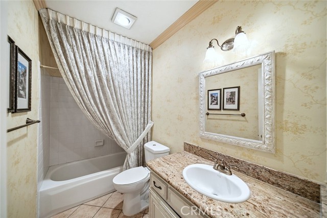 Detail Gallery Image 25 of 34 For 9512 via Venezia, Burbank,  CA 91504 - 3 Beds | 2 Baths