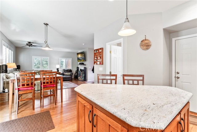 Detail Gallery Image 12 of 35 For 2313 Spring Oak, Running Springs,  CA 92382 - 3 Beds | 2/1 Baths