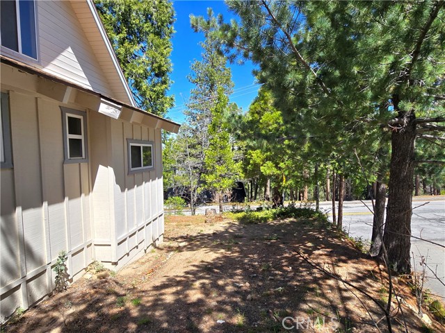 943 Grass Valley Road, Lake Arrowhead CA: https://media.crmls.org/medias/bbb7f94d-9873-4179-a92d-2983cad15b5a.jpg