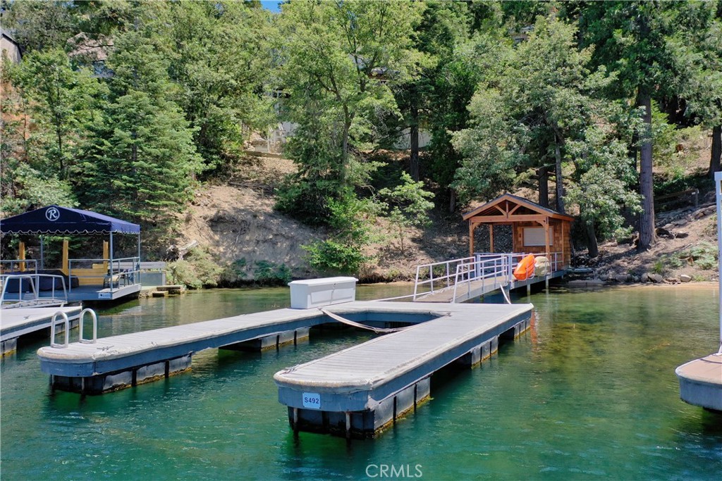 https://media.crmls.org/medias/bbb90bb9-3db4-4722-9316-df9f8651f7a5.jpg?preset=X-Large