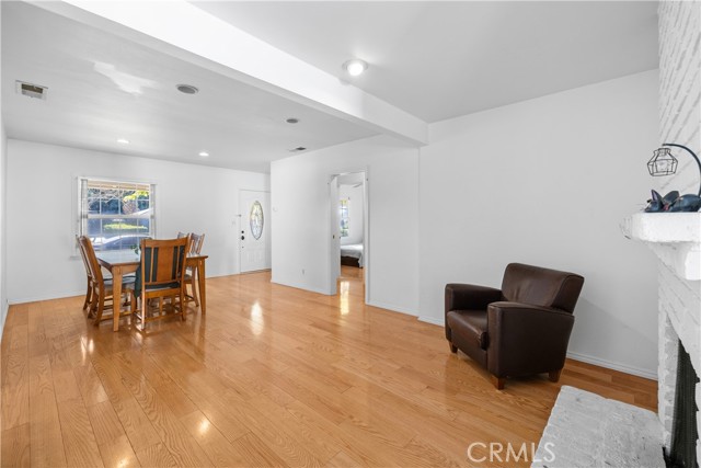 Detail Gallery Image 30 of 39 For 17419 Leadwell, Lake Balboa,  CA 91406 - 4 Beds | 2 Baths