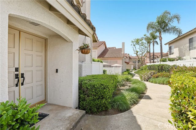 1 Buttercup, Rancho Santa Margarita CA: https://media.crmls.org/medias/bbbb52b3-163d-4161-b555-8a54f698d609.jpg