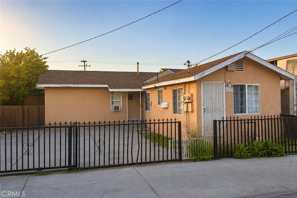 Duplex at 2031 E Spaulding Way