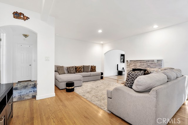 7708 Penfield photo 16