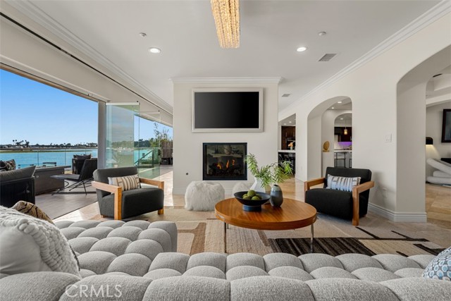 Detail Gallery Image 6 of 75 For 409 Morning Star, Newport Beach,  CA 92660 - 5 Beds | 5/1 Baths