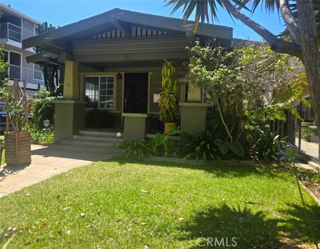 1121 Gladys Avenue, Long Beach CA: https://media.crmls.org/medias/bbbdfb12-f4c2-47bd-9297-e50239814a34.jpg