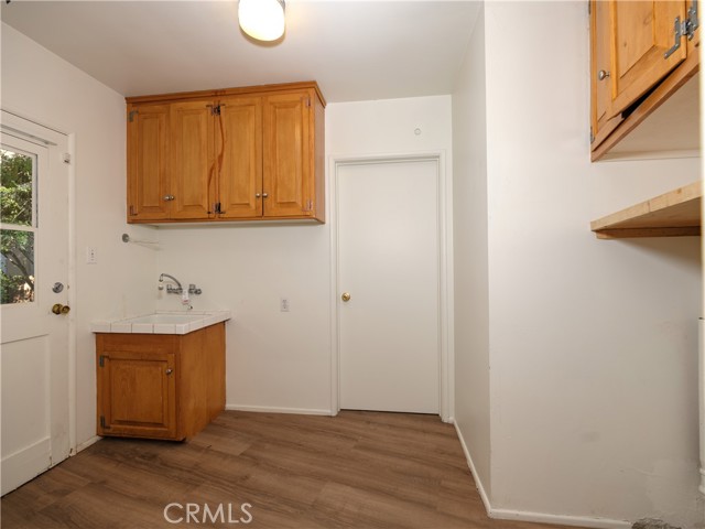 Detail Gallery Image 22 of 65 For 4539 Hayvenhurst, Encino,  CA 91436 - 3 Beds | 3 Baths