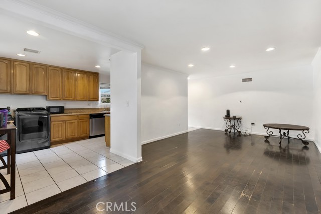 Detail Gallery Image 10 of 35 For 14962 Genoa, Sylmar,  CA 91342 - 4 Beds | 2 Baths