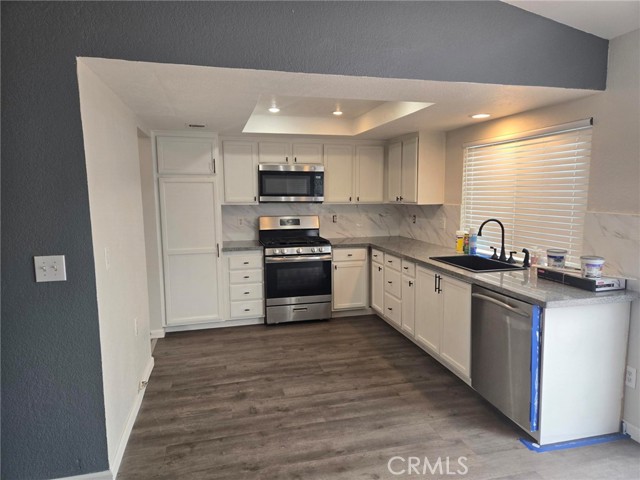 Detail Gallery Image 3 of 19 For 1022 Sunset, Rialto,  CA 92376 - 3 Beds | 2 Baths