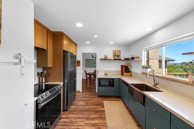 Detail Gallery Image 9 of 23 For 967 Capistrano Ct, San Luis Obispo,  CA 93405 - 5 Beds | 4 Baths