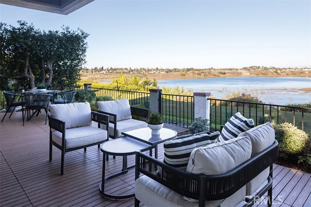 Detail Gallery Image 13 of 28 For 2175 Vista Entrada, Newport Beach,  CA 92660 - 3 Beds | 2/1 Baths