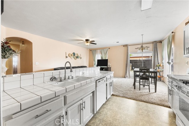 Detail Gallery Image 13 of 22 For 1213 E Bachelor, Bakersfield,  CA 93307 - 3 Beds | 2 Baths