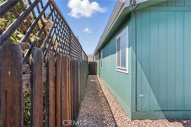 27250 Murrieta Road, Menifee CA: https://media.crmls.org/medias/bbc39296-53a8-4fdc-9872-024777554430.jpg