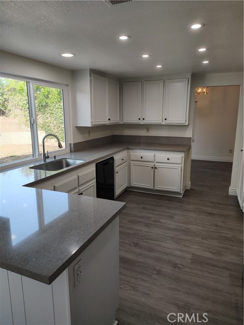 Detail Gallery Image 11 of 31 For 946 Winston Cir, Corona,  CA 92881 - 4 Beds | 3 Baths
