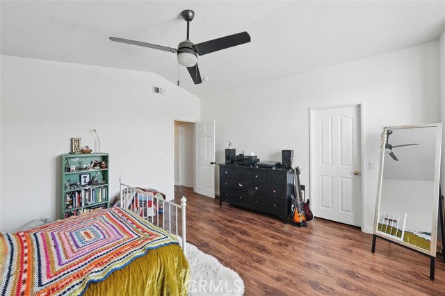 23405 Winslow Place, Valencia CA: https://media.crmls.org/medias/bbc3d70d-ebf8-4413-936e-1f98afb933da.jpg