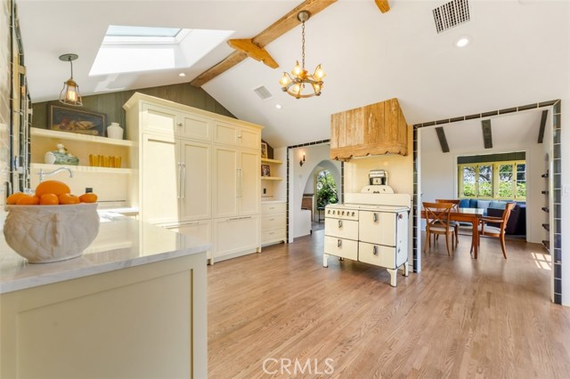 15113 Encanto Drive, Sherman Oaks CA: https://media.crmls.org/medias/bbc3e268-fa51-4dbd-9aa3-d980313153cb.jpg