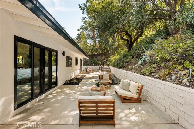 Detail Gallery Image 26 of 44 For 5105 Tendilla, Woodland Hills,  CA 91364 - 3 Beds | 2 Baths