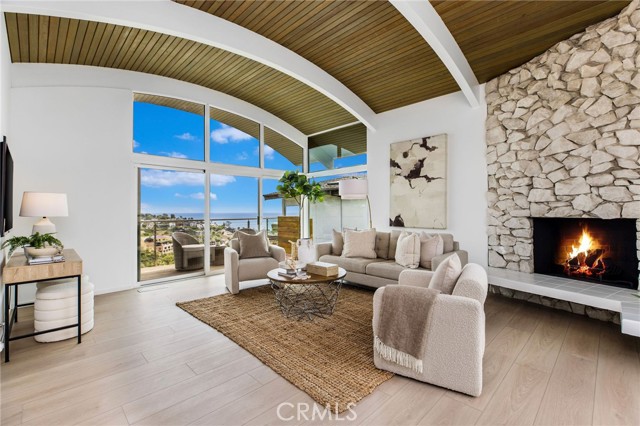 1385 Terrace Way, Laguna Beach CA: https://media.crmls.org/medias/bbc48925-6355-43a3-8e02-380d93691d5d.jpg
