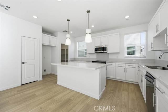 Detail Gallery Image 6 of 26 For 9327 via Azul, Pico Rivera,  CA 90660 - 4 Beds | 3/1 Baths